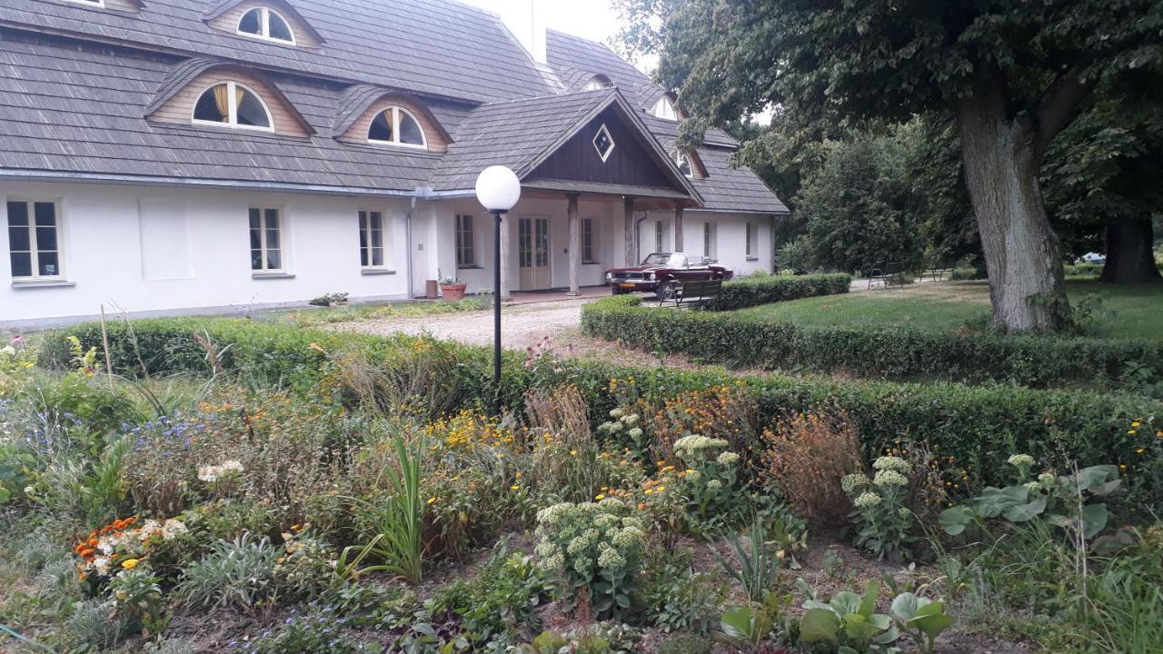 Dwor Strzyzew Bed & Breakfast Zelazowa Wola Exterior photo