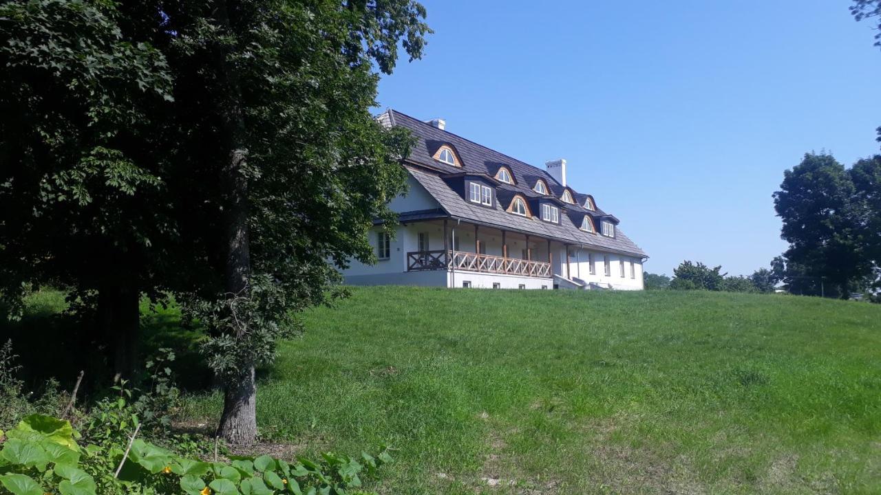Dwor Strzyzew Bed & Breakfast Zelazowa Wola Exterior photo