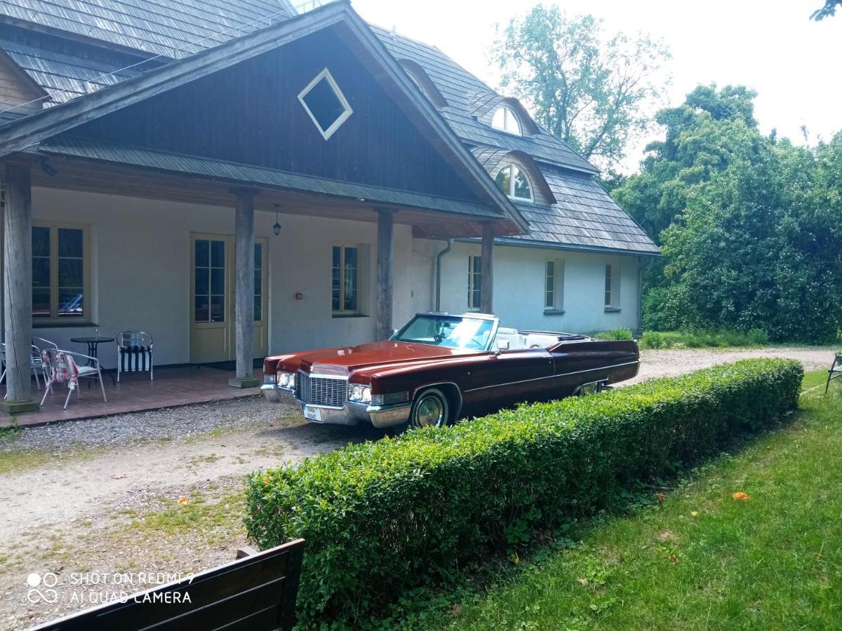 Dwor Strzyzew Bed & Breakfast Zelazowa Wola Exterior photo