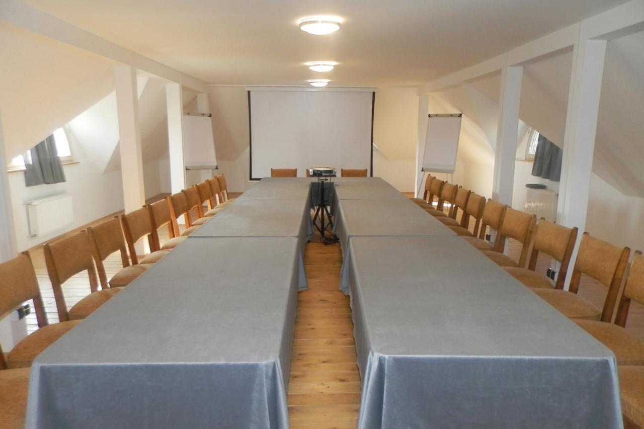 Dwor Strzyzew Bed & Breakfast Zelazowa Wola Exterior photo